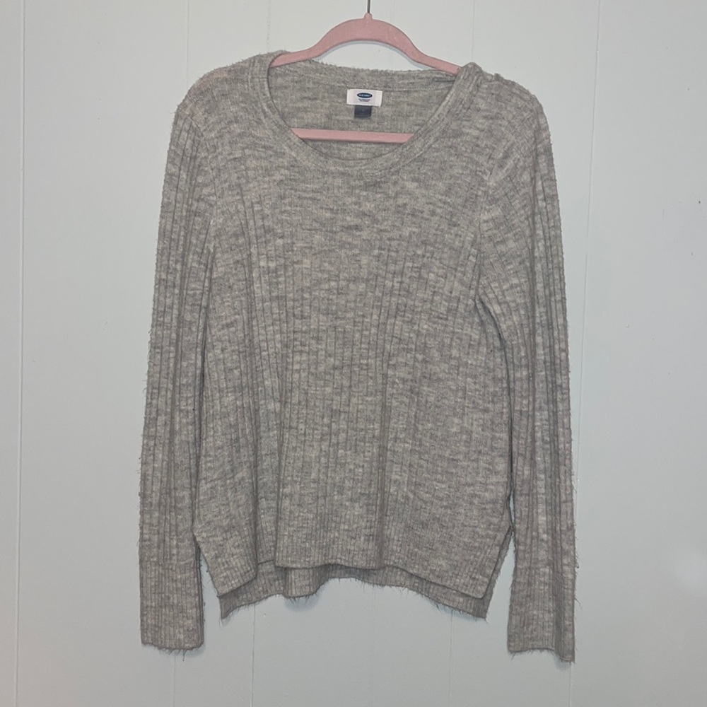 Cute gray and white sweater!!